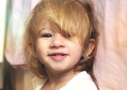 金发小女孩图片