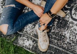 时尚的年轻女孩图片