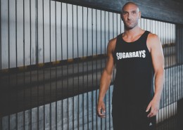 健壮的光头男士图片