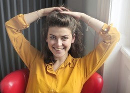 欢笑的女孩图片