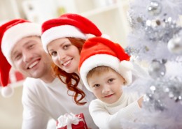 戴着圣诞帽的一家人图片