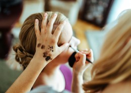 化妆的小女孩图片