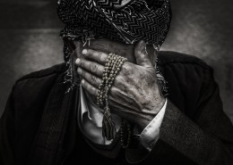 看起来悲伤的人图片大全