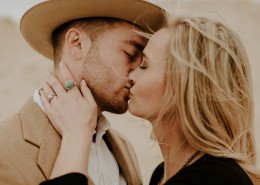 正在亲吻的恋人图片大全