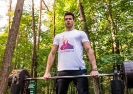 正在健身的男士图片