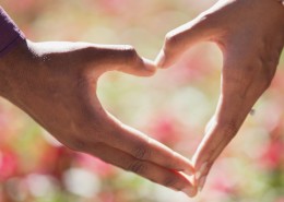 温馨的爱心手势图片