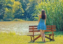 一个美女的背影图片