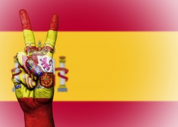 国旗背景的胜利手势图片