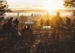 一群人的狂欢图片大全