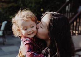 亲昵的母子图片