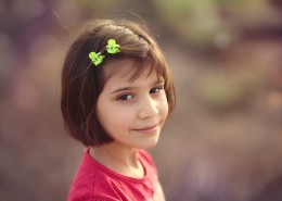 微笑的小女孩图片