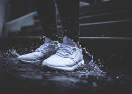 穿着鞋子的图片