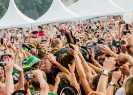 密集的人群图片