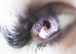 眼睛的特写图片