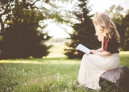 人们在看书的图片大全