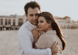 拥抱在一起的情侣图片大全