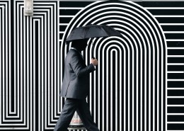 撑着伞的人图片大全