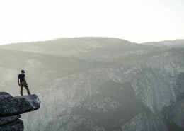 悬崖边上的冒险者图片大全