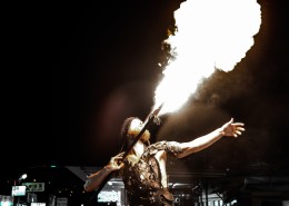 玩火杂技表演图片