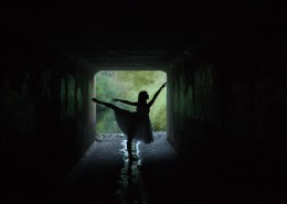 跳舞的女孩图片