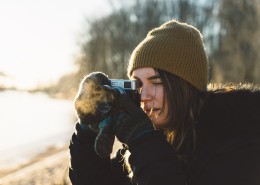 正在摄影的女生图片
