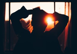 背光的人影高清图片