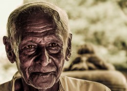 沧桑的老人图片