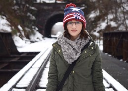 戴围巾的美女图片