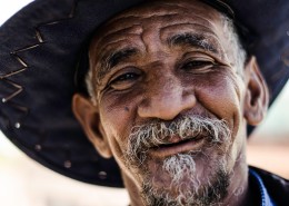 微笑的老年人图片