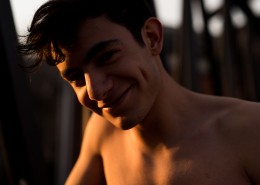 微笑的男生图片