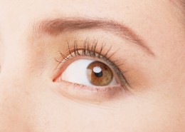 女士眉毛眼睛特写图片