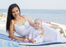 妈咪与宝宝一起玩耍的图片