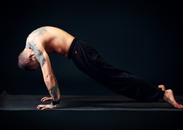 做瑜伽的男人图片