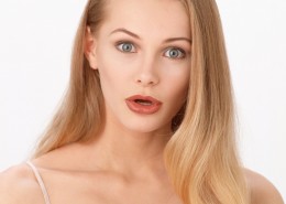 金发碧眼美女的表情和姿势图片