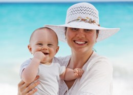 和妈妈在一起的宝宝图片