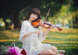 拉小提琴的女孩图片大全