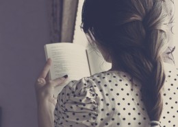 编辫子的女孩图片