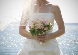 穿着婚纱的美女图片