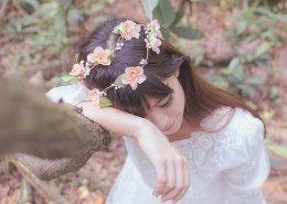 戴花环的美女图片大全