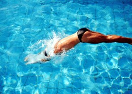 高清游泳人物图片