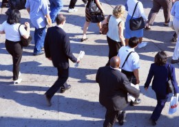 川流不息的街头图片