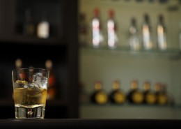 调制鸡尾酒图片