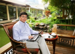 男性酒店休闲度假图片