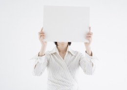 女性空白告示图片