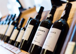 琳琅满目的葡萄酒图片