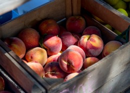 红彤彤的桃子图片