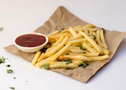 金黄酥脆的炸薯条图片