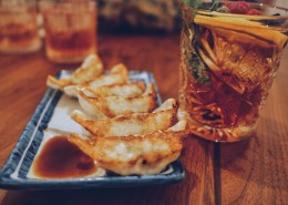 金黄色的煎饺图片