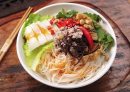 广西特色小吃桂林米粉图片