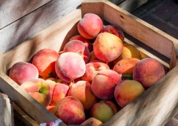 新鲜的桃子图片